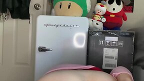 Handsfree orgasm from shemale with large penis.