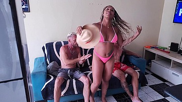 My boxing coach and his hot wife surprised me by making me an indecent proposal, and I accepted. First scene Betoboxexxxx, Anne Cristalli and Vagninho.