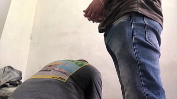 Me invit&oacute_ a rezar en su cuarto, pero al final no soporto la tentaci&oacute_n  porno latino en espa&ntilde_ol