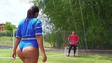 Lina Henao fucking outdoors on the public sports field with her soccer coach Dani Clark. The horny milf rides the young coach's cock like an expert cowgirl (FULL VIDEO)