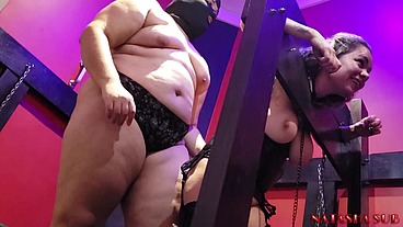 Uma sessão de fetiche com sexo e muito oral com a amiga e o Proton
