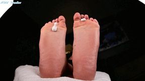 4K! New Model! Foot virgin! Playful asian soles get lotion soak! - MP4