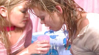 Película hardcore de las lesbianas americanas amateur de tetas pequeñas Gia Paloma y Heather Gables masturbándose