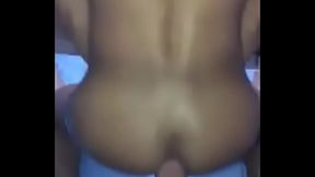 Viado guloso sentando na pica com muita vontade - Veja completo em  http://garotosdotados.com/gays-transando/