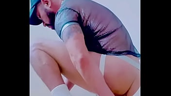 Mexicano hetero de closet se sienta en dildo como toda una puta maricona