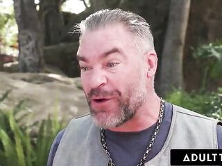 Older Guy Hard Screws Squirter Honey