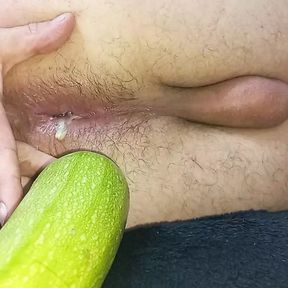 Today cucumber and zucchini are my dowels, we are expanding the hole.xpanded to 6.5 cm