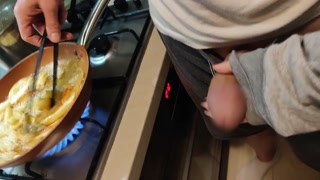 Handjob by cute girlfriend while cooking fries(full vid on my 0nlyfans/ManyVids)