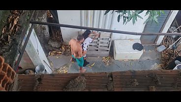 Comendo cu da vizinha sapat&atilde_o no quintal de casa.