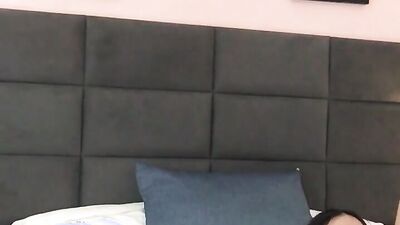 I fill my girlfriend's pussy and we fuck until we have orgasm