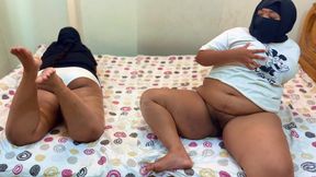 Arabian Big Ass Hot Stepdaughter &amp; Stepmom Bed Share in Hotel - Fingering Hairy Pussy