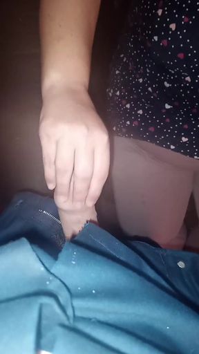 Unforgettable moment from &quot;The naughty mom gave me a handjob&quot;