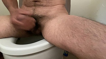 ショッピングモールのトイレでオナニー射精する変態