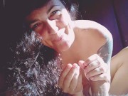 Cecile Pleasure lo hace acabar con la boca y las manos