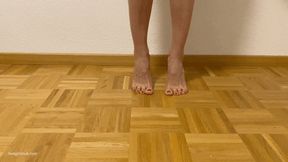 DANCING BALLET ON HER TIPTOES KIRA - MOV HD