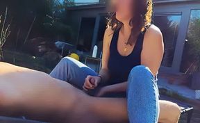 josette baise sur le transat du jardin