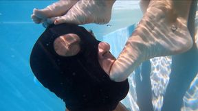 GABRIELLA & MARIANNA - Holidays in the villa - UNDERWATER foot worship (CRAZY CLIP!)