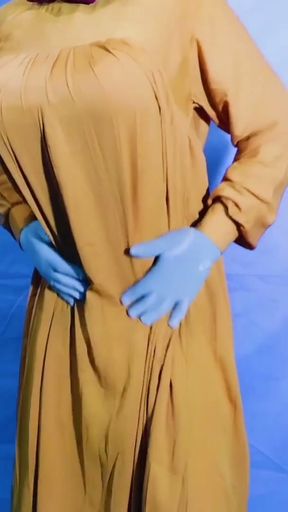 indian hijabi sundari mohila hastomoithun ebong nongra kotha bolche   Clip 1