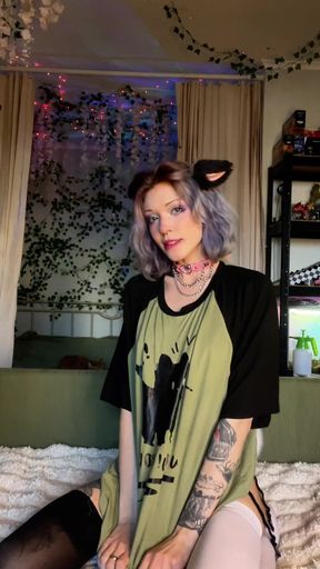 OnlyFans model showcases her assets