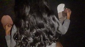 mi novia se la chupa a desconocidos en el gloryhole hasta que se vienen en su boca