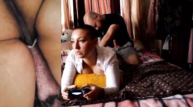 Real couple gets free used while gaming huge latina booty gets cumshot