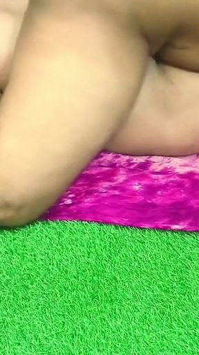Indian Aunty Sunisha Fucked by Rajesh Hindi Desi Sex Video