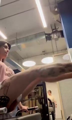 Gym trans woman shows off muscles and big dick before a public