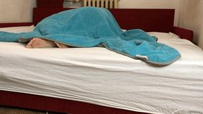 BASTINADO FOR HER SMALL FEET WHILE TAKING A NAP - MP4 HD