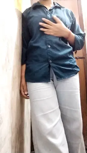 Indian hot aunty ne aapne chuchee dabae full enjoy indian aunty