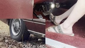 Trying out my exhaust after the mechanic fixed. Gonna rev it some!