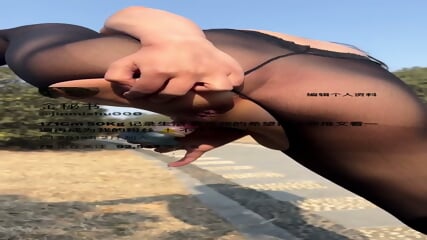 Ch Mai thch khoe ln ri i ngoi ng cho kch thch