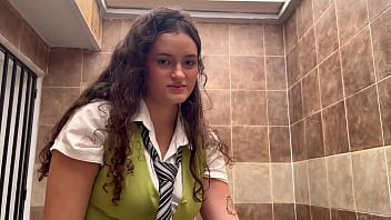 Estudiante de enormes tetas de folla a su maestro para aprobar ingenieria