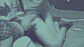 Tirando a culona travesti pasiva le meto hasta el fondo