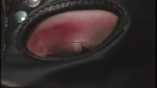 Mya Diamond vestita in lattice riceve una doppia scopata anale in un bollente trio