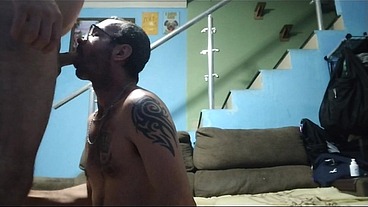 Troca troca com o puto parrudo.