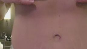 Eckobelle Pops her belly button