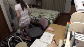 IC2301-A student who got an erection in estrus with a busty tutor`s chest chiller and panchira