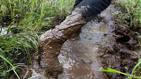 High heels boots in the mud, mud high heels, muddy boots stuck, wrecked high heels boots