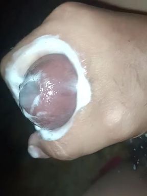 Shaking the penis, a lot of sperm comes out until urinating