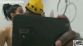 uma rapidinha no banheiro da emi rippi deu ruim pra nois