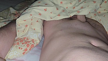 Deutscher Daddy kann nicht einschlafen – geiler Wichs im Bett - PhantomGentX