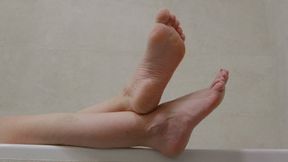 JOI - 2 Clips - Weronika In A Bath - MIX - HD 2560x1440