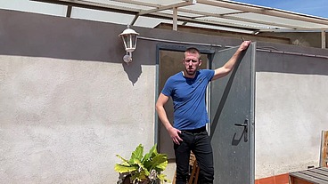 Roc Barcelona, réparateur d'antennes, baisé au jus sur les toits par Hurricane Domi