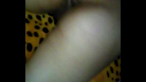 Moviendo el culo preparando para el anal!