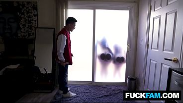 No Need for a Girlfriend Sona Bella, Beca Barbie, Juan Loco