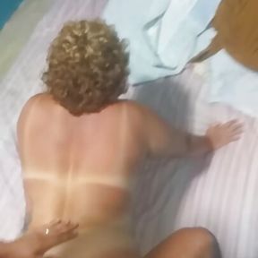 End of vacation with lots of squirts on married woman&#039;s big ass