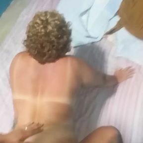 End of vacation with lots of squirts on married woman&#039;s big ass