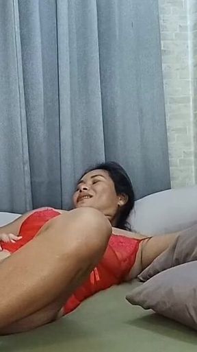Thaiger Shows Her Bouncy Big Boobs While Riding and Getting Fucked Doggy