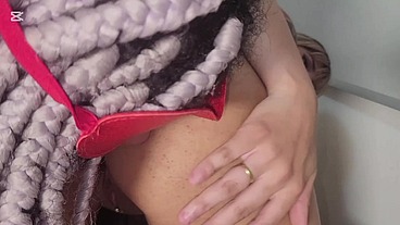 Minha amiguinha me humilhou muito até eu fazer ela gozar na minha boquinha