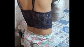 PARTE 1- caseiro de dar gosto de ver , Chamei uma jovem da igreja para fazer uma faxina, so que ela veio de shortinho e sem calcinha